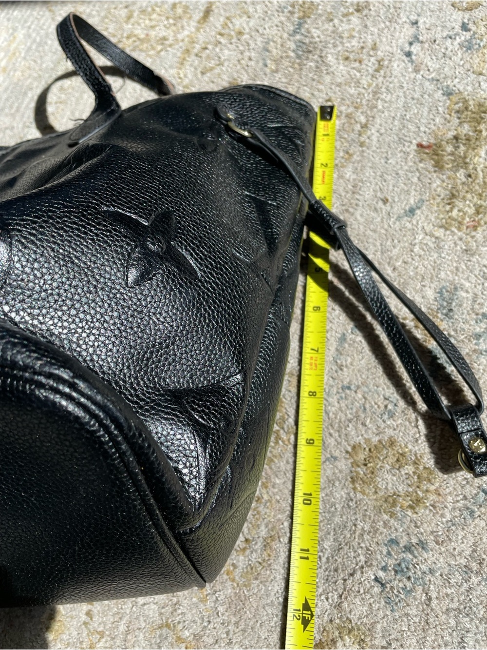 Large black tote/handbag.   Signs of use - Picture 9 of 14